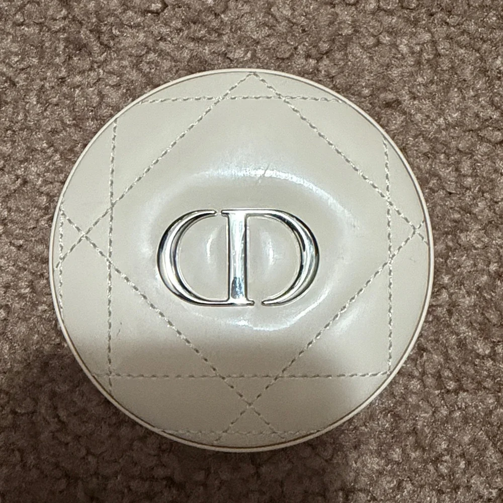 Dior Forever Highlighter — Nude Glow 01 - Picture 2 of 4